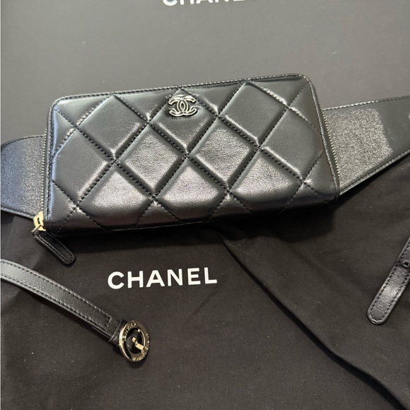 Chanel Black Quilted lambskin Leather Belt Bag - Picture 2 of 13